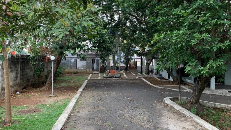 Rumah Pingir Jalan Raya, Halaman Luas, dan Asri @Jagakarsa