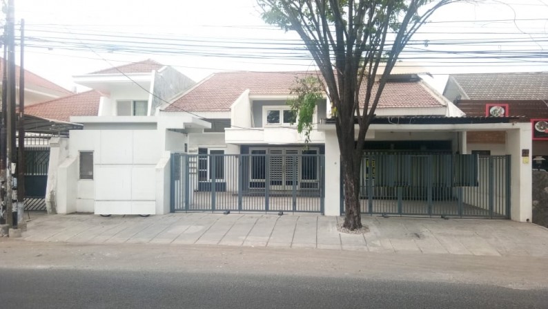 Rumah Raya Tenggilis Surabaya