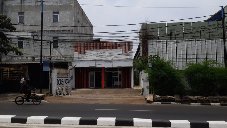 Ruko strategis,pinggir jalan di Kebon Jeruk Jakarta Barat