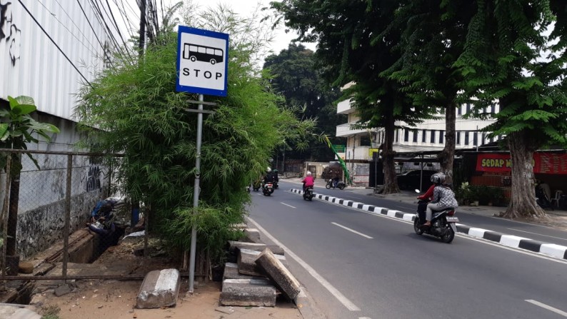 Ruko strategis,pinggir jalan di Kebon Jeruk Jakarta Barat