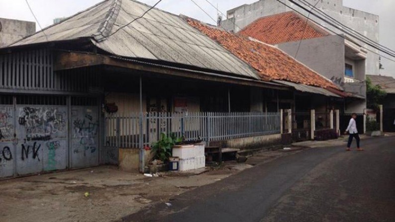 Jual Rumah Tua Hitung Tanah di Palmerah Utara