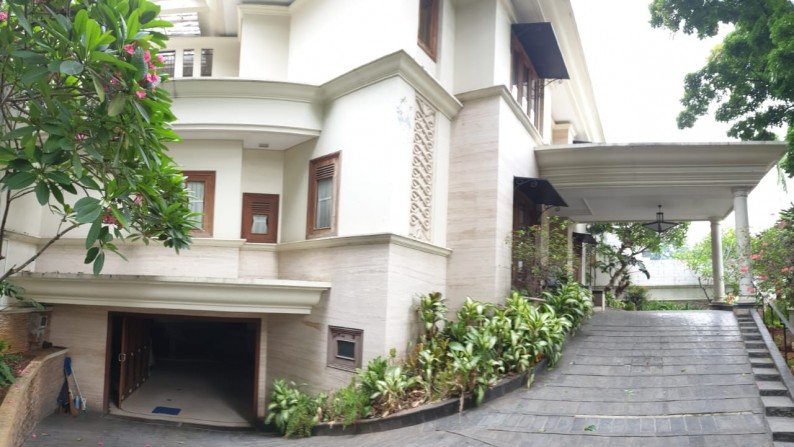 Sewa Rumah di Pondok Indah Metro Kencana.... 5 Bedrooms