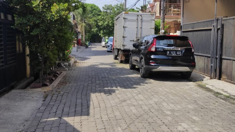 Rumah 1,5 lantai yang Asri Harga nego sampai deal di Semper Jakarta Utara