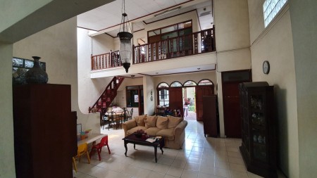 dijual rumah tua di tengah kota