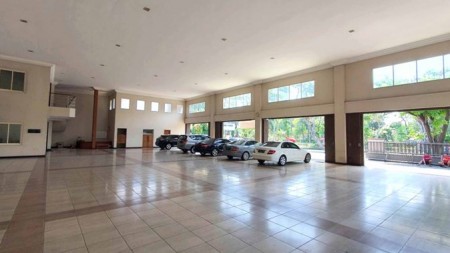 Sewa Gedung/Showroom, Strategis, Nol Jalan Raya, Siap Pakai - TAN -