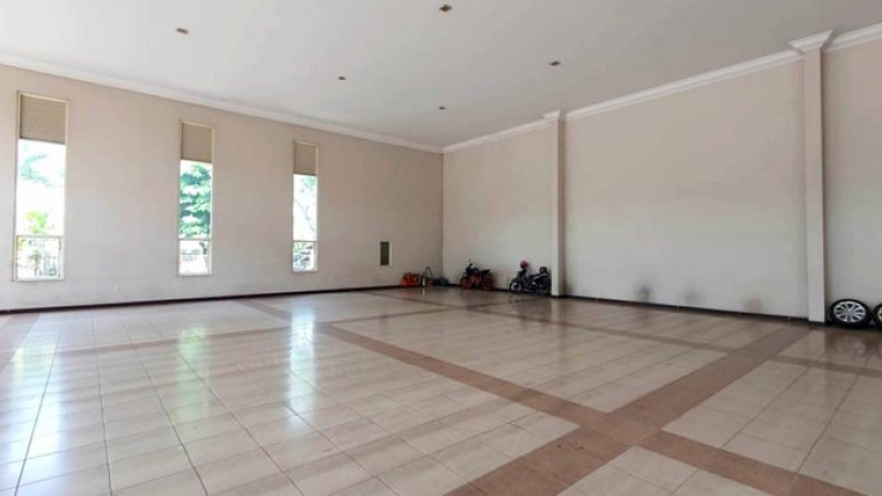 Sewa Gedung/Showroom, Strategis, Nol Jalan Raya, Siap Pakai - TAN -