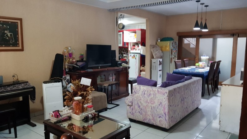 Rumah Siap Huni, Hunian Nyaman dan Asri @Mertilang, Bintaro