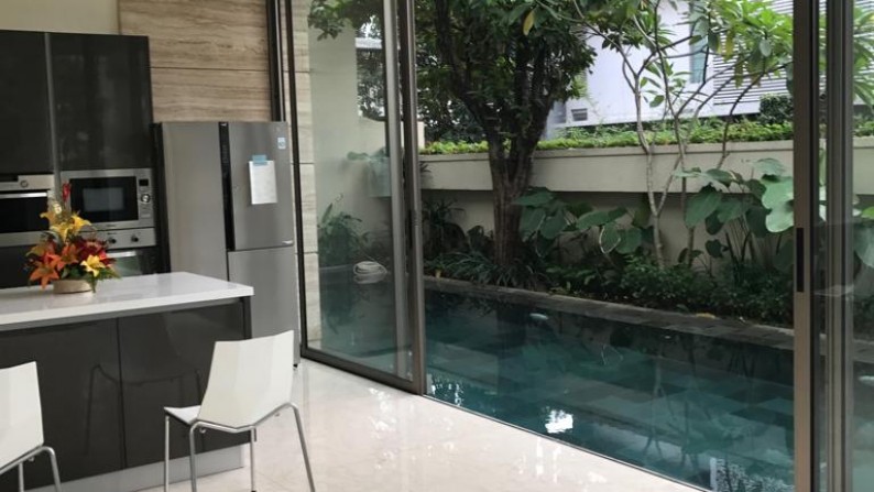 Rumah Mewah dengan Lift Lebakbulus Jakarta Selatan