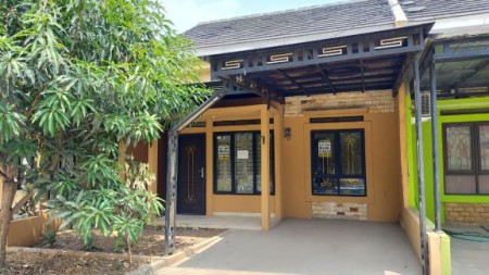 Rumah di Perumahan Green Garden Karawang Barat