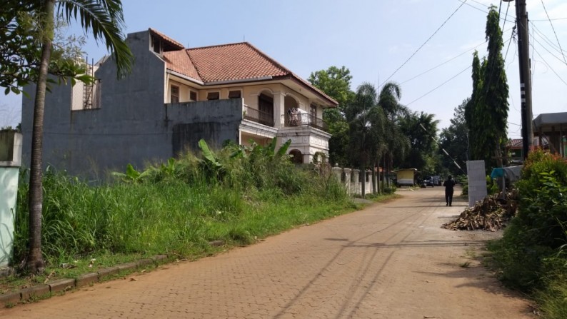 Tanah Berbentuk Persegi Panjang di Cinere