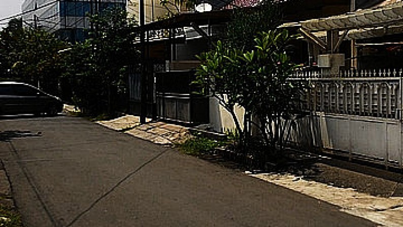 Disewakan Rumah di Taman Kedoya Baru, Jakarta Barat