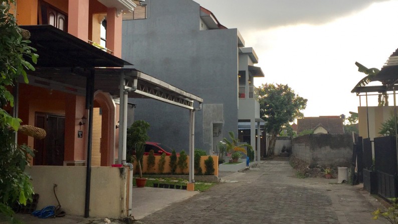 RUMAH CANTIK DALAM PERUMAHAN MERAPI REGENCY