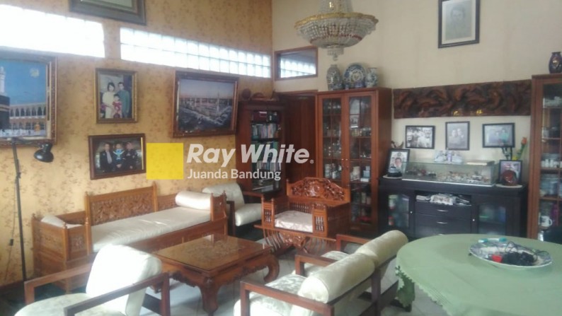 Rumah Pinggir Jalan Raya Maribaya