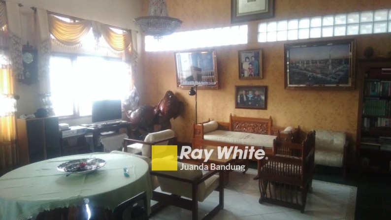 Rumah Pinggir Jalan Raya Maribaya