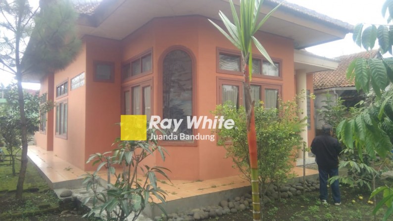 Rumah Pinggir Jalan Raya Maribaya