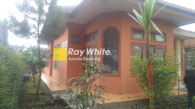 Rumah Pinggir Jalan Raya Maribaya