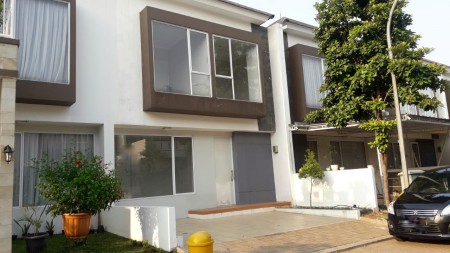 Rumah Minimalis dalam cluster di Graha Raya