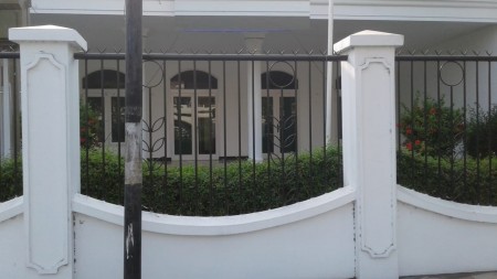 Rumah disewa raya dharmahusada surabaya