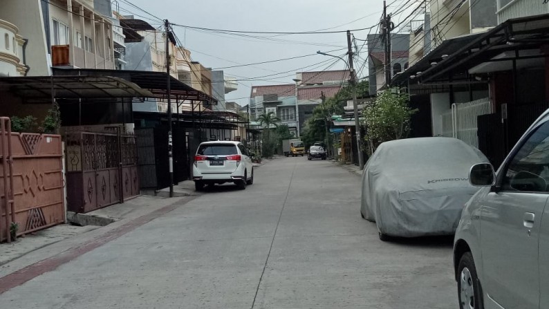 Disewakan Rumah di Perumahan Green Garden, Jak Bar