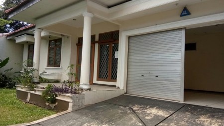 Rumah 1 lantai ada kolam renang di Kemang Jakarta Selatan