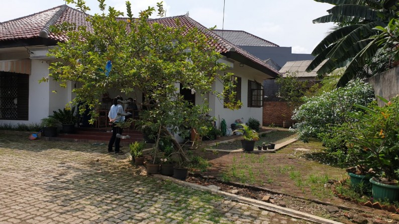 Rumah Halaman Besar ,siap huni di Pondok Karya