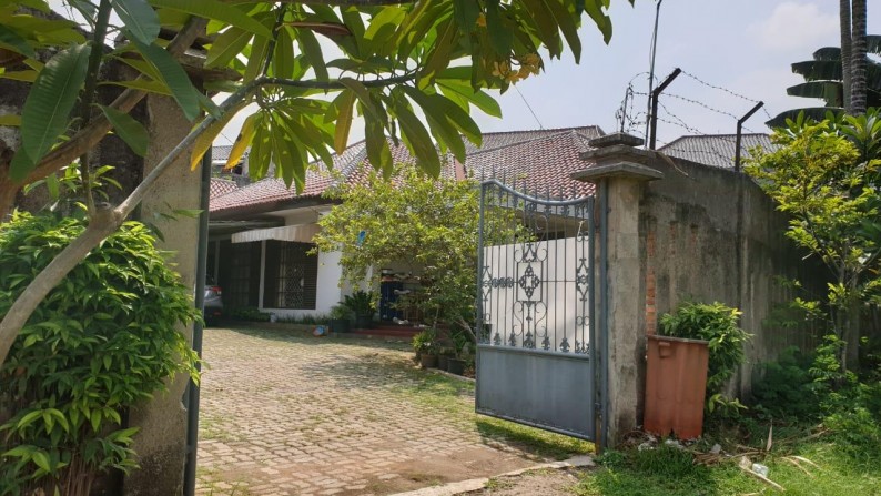 Rumah Halaman Besar ,siap huni di Pondok Karya