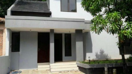 Rumah Cantik,siap huni ,sebelah lapangan tenis di Bintaro 9