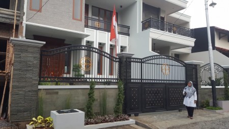 Di Jual Rumah dalam Kompleks, dengan harga menarik ,Cipadu, Jakarta Selatan