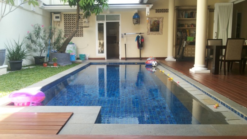 RUMAH LUAS BAGUS ASRI PLUS SWIMMING POLL SIAP HUNI DI AREA JL H.NAIM CIPETE