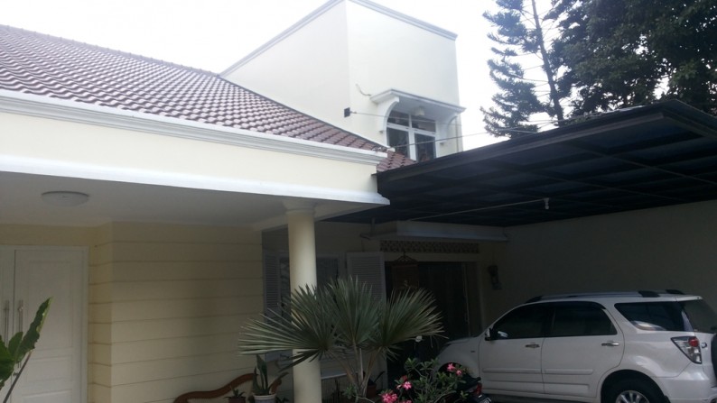 RUMAH LUAS BAGUS ASRI PLUS SWIMMING POLL SIAP HUNI DI AREA JL H.NAIM CIPETE