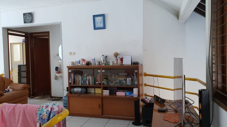 Dijual Rumah Nyaman & Asri 2,5 Lantai di Budi Sari Bandung