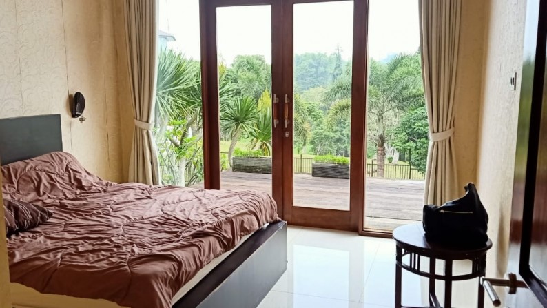 Rumah villa cantik Lembang di Jual