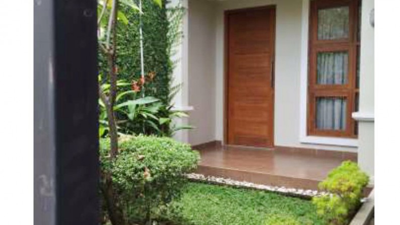 Rumah Murah dan Hotsale dengan taman dan kolam ikan di Bintaro Sektor 6