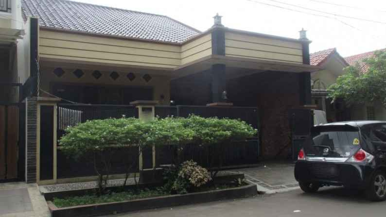 Rumah Bagus Di Mahkota Simprug, Larangan Tangerang