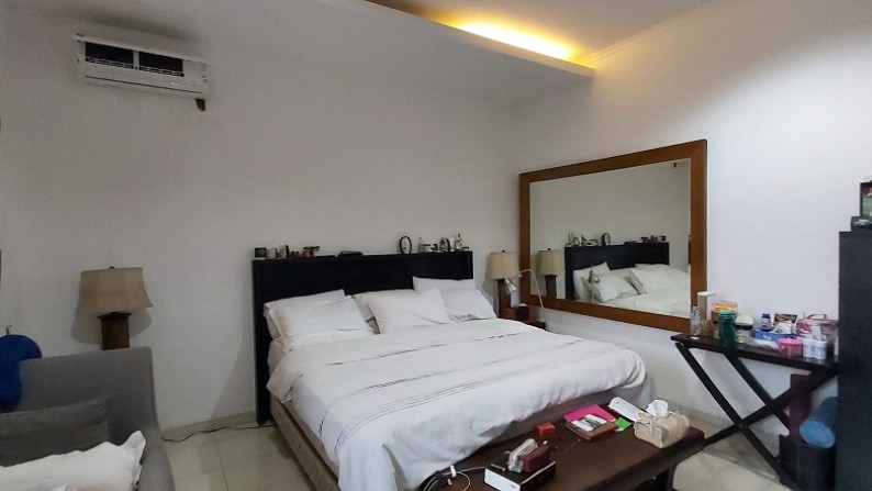 Rumah di Kebayoran Baru, Jakarta Selatan, Dekat Stasiun MRT Blok M, Furnished, 5 BR