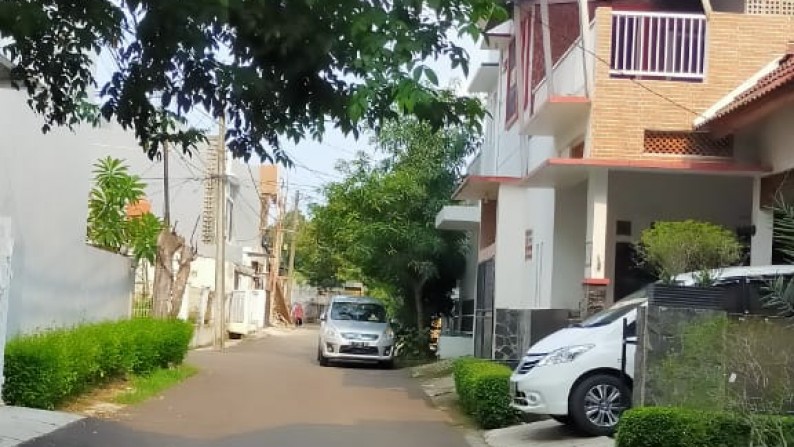 Rumah Bagus Di Komplek Perbanas, Pondok Aren Tangerang Selatan