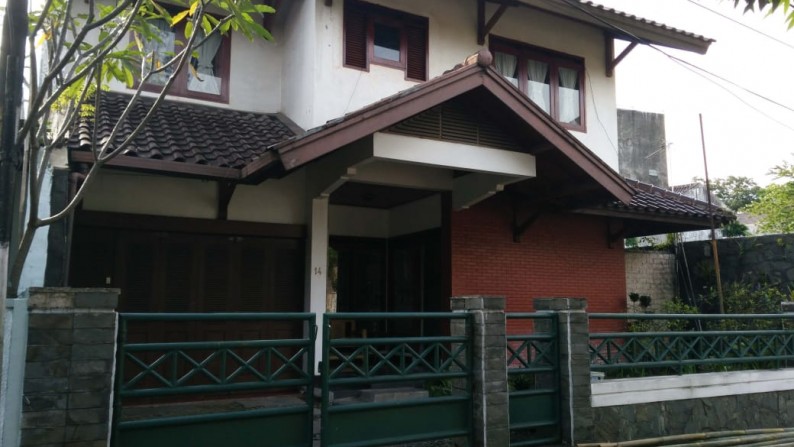 Rumah Bagus Di Jl Johar, Bandung