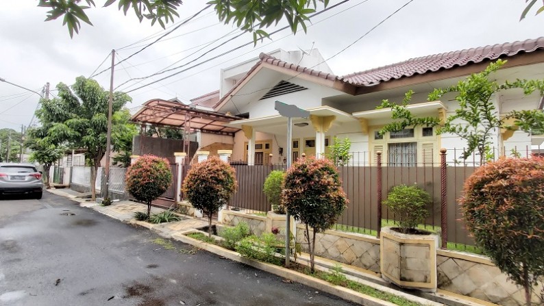 Rumah di Tanjung Barat, Jakarta Selatan, Dalam Kompleks, Di Hoek, SHM, LT 289 m2