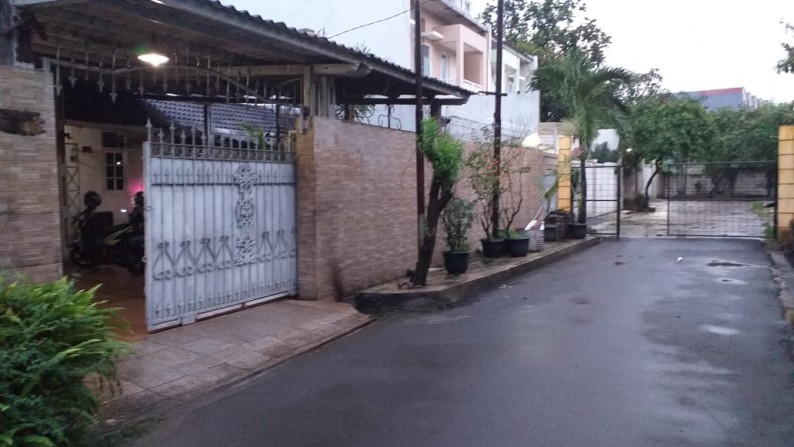 Rumah Cantik dan Siap Huni di kawasan Pesanggrahan, Jakarta Selatan