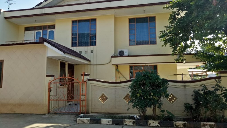 Dijual Rumah di Hoek di Green Garden