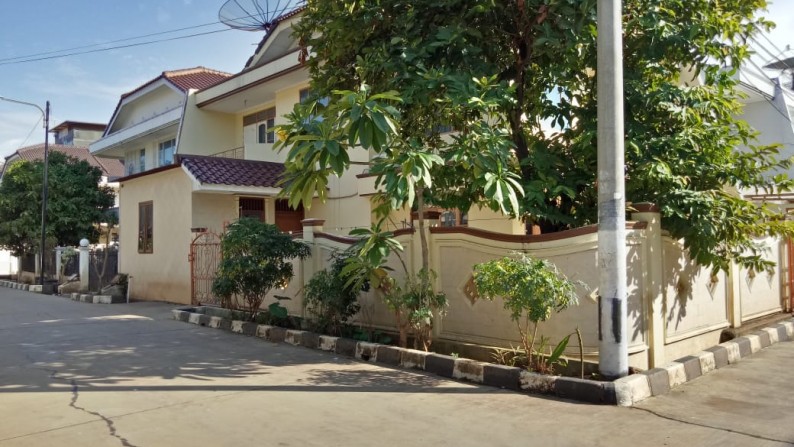 Dijual Rumah di Hoek di Green Garden