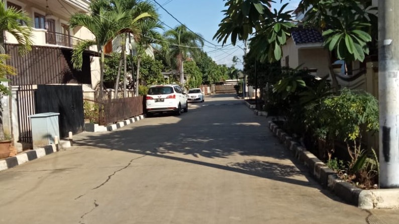 Dijual Rumah di Hoek di Green Garden