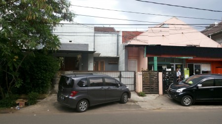 Rumah Pinggir Jalan,Cocok Untuk Usaha Di Bintaro Sektor 2