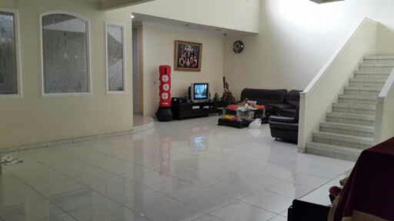 Rumah Bagus Jl Narada, 2 lantai Timur-Selatan Luas 480m2