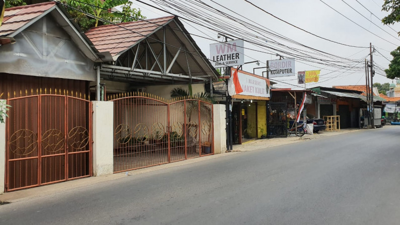 Rumah Siap Huni dan Halaman Parkir Luas di Pondok Aren