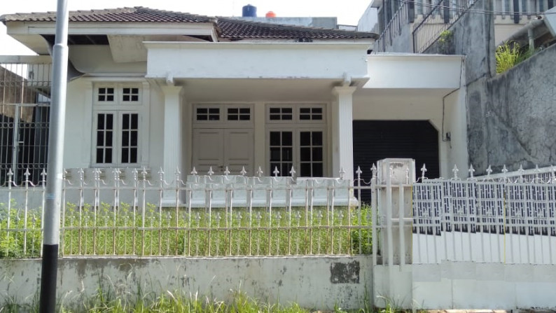 Rumah dijual di Lokasi Strategis Pondok Indah, Kebayoran Lama, Jakarta Selatan *0010-CHRJEL*