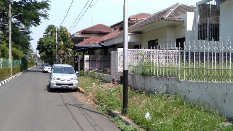 Rumah dijual di Lokasi Strategis Pondok Indah, Kebayoran Lama, Jakarta Selatan *0010-CHRJEL*