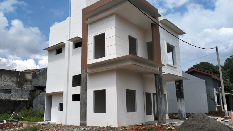 Dijual Cepat Sawangan Depok, Rumah Baru, Tinggal Finishing, 3 Lantai, Harga NEGO