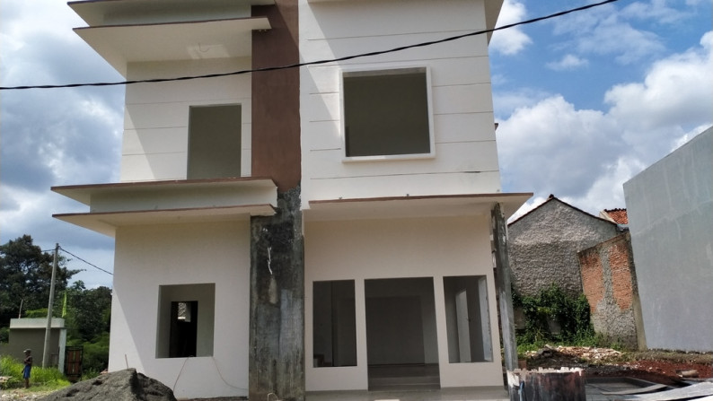 Dijual Cepat Sawangan Depok, Rumah Baru, Tinggal Finishing, 3 Lantai, Harga NEGO