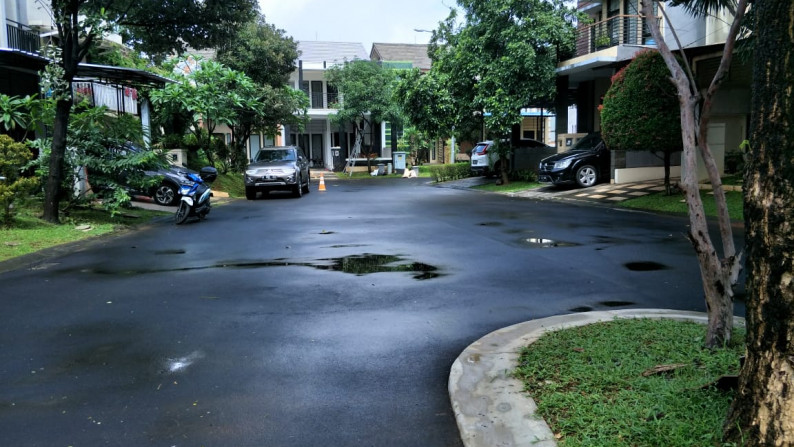 Rumah Siap Huni, Depan Taman dan Hunian Asri @Bintaro